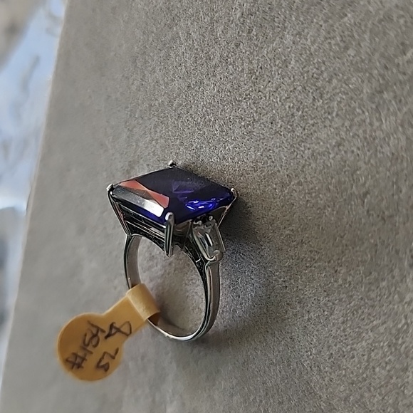 Sterling silver and blue sapphires, sz 8 - Picture 3 of 6